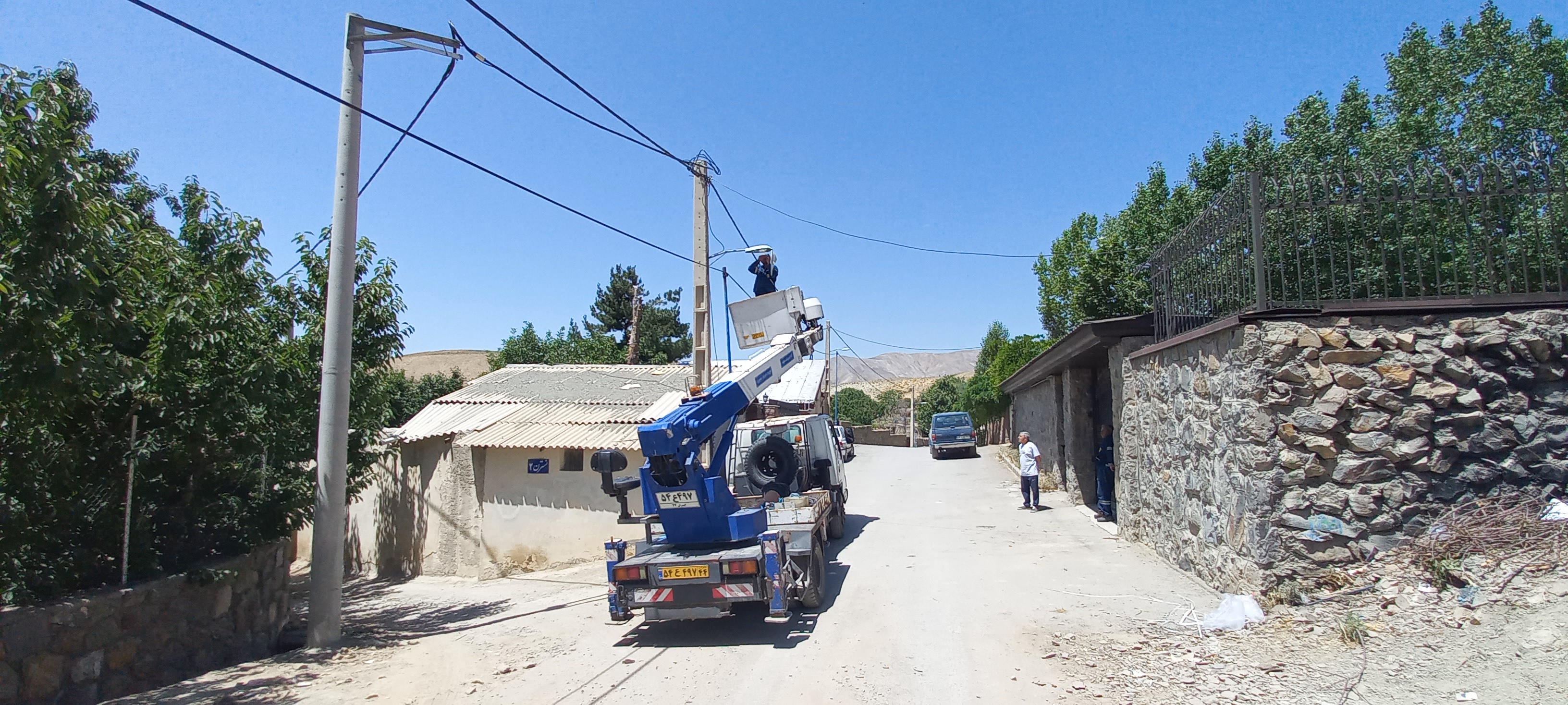 رفع مشکل روشنایی معابر در روستای انباج
